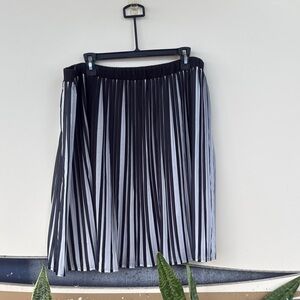 Chic Black and Gray A-Line Skirt